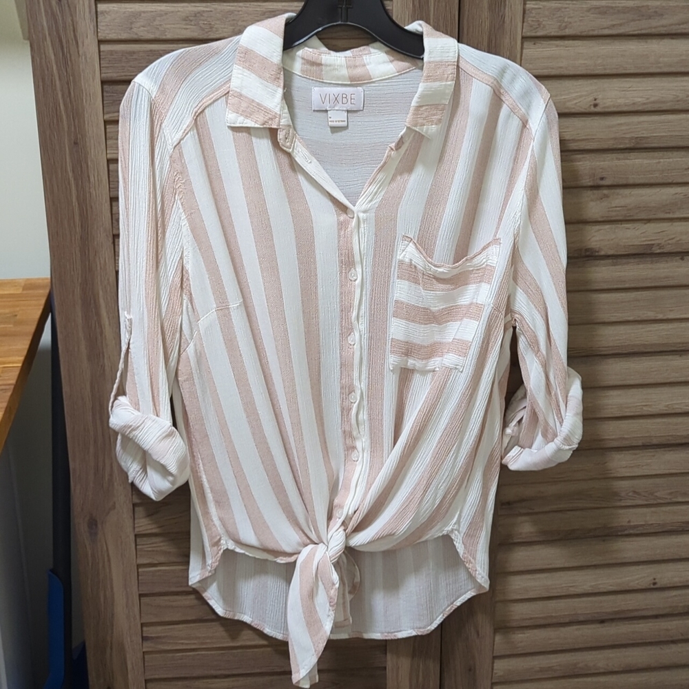 VIXBE M button up shirt with knot